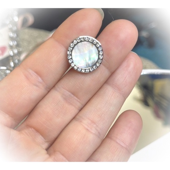 💕Beautiful Round Silvertone Cufflinks with Abalone Shell and CZ clear stones💕 - Picture 4 of 8